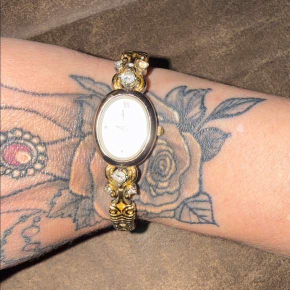 Vintage Jacklyn Smith Gold-tone Women's Crystal Accent Oval Watch Bracelet watch - Picture 2 of 7
